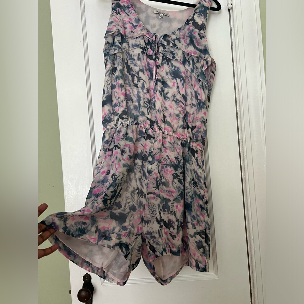 Super cute floral romper, sz M